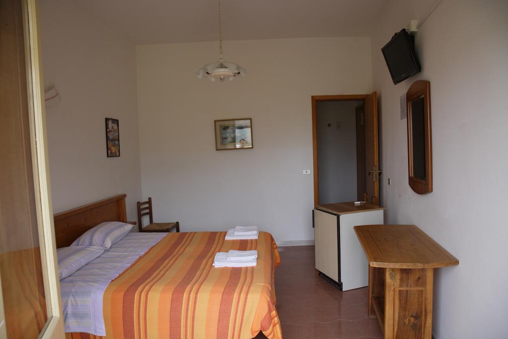 Hotel-Pensione 4 Stagioni Falcone Room photo